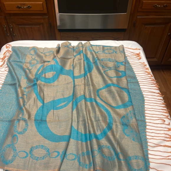 New, Never Worn, Gorgeous Pashima Scarf. Reversible. 72” by 28”. - Picture 6 of 9